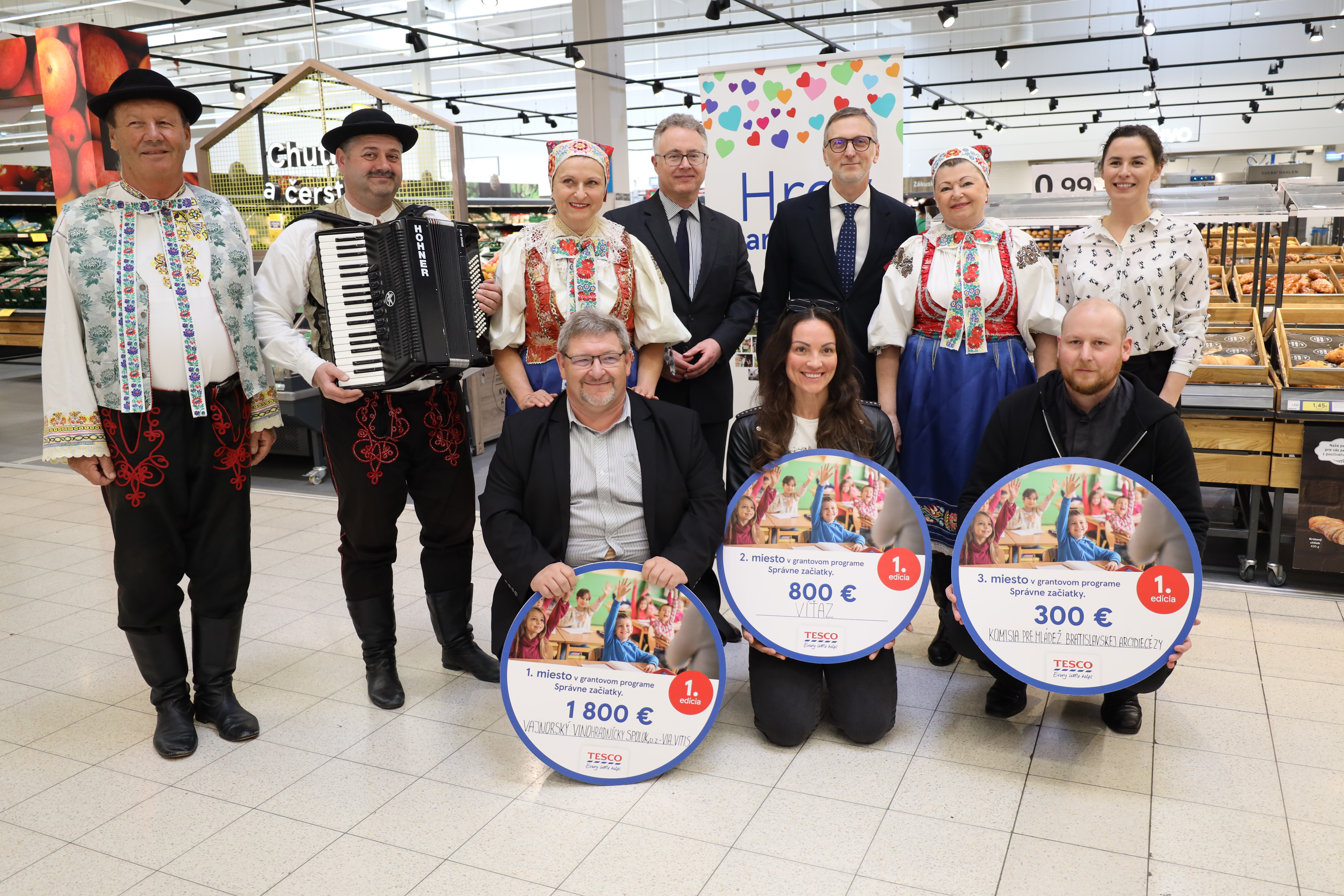 Nov&yacute; program Spr&aacute;vne začiatky plynule nadv&auml;zuje na ukončen&yacute; grant Vy rozhodujete, my pom&aacute;hame, v ktorom sme spolu podporili 
3 234 projektov za takmer 2,6 mili&oacute;na EUR.
Za prv&uacute; ed&iacute;ciu SPR&Aacute;VNYCH ZAČIATKOV: